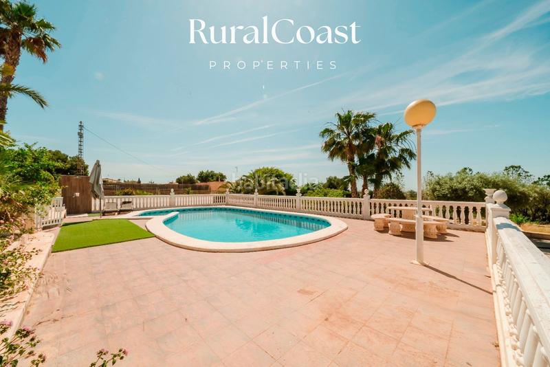 Foto 00a54525-6600-41a4-b1a2-791903c60eae. Chalet finca exclusiva con vistas abiertas, olivos centenarios y cercanía al mar en elche rural en Elche / Elx