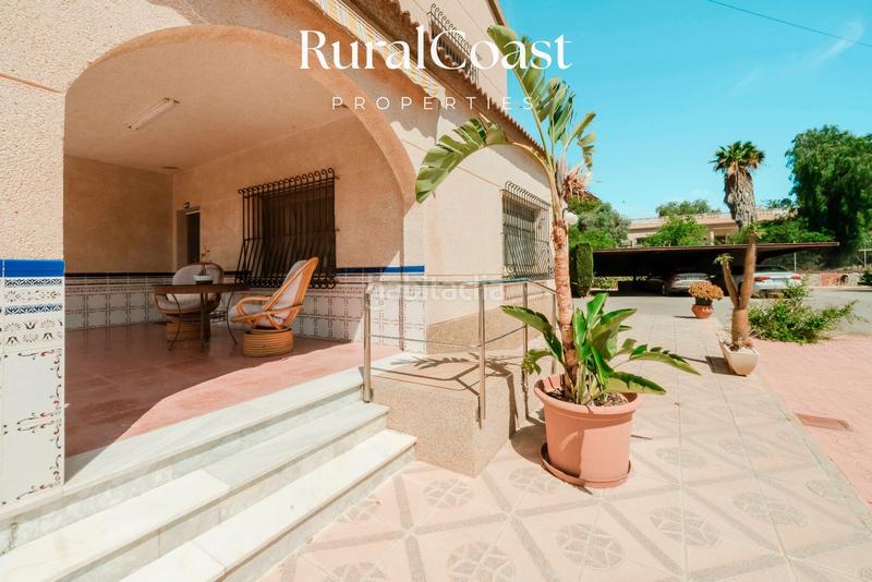 Foto 08a175d8-2ba9-49c6-a13d-c88445c8b6ff. Chalet finca exclusiva con vistas abiertas, olivos centenarios y cercanía al mar en elche rural en Elche / Elx