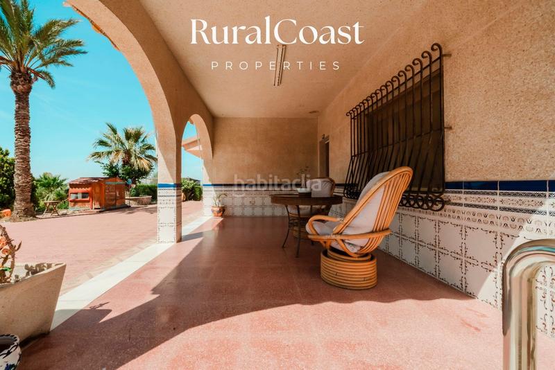 Foto 36f13153-11ea-440c-ad95-ad262021cea8. Chalet finca exclusiva con vistas abiertas, olivos centenarios y cercanía al mar en elche rural en Elche / Elx