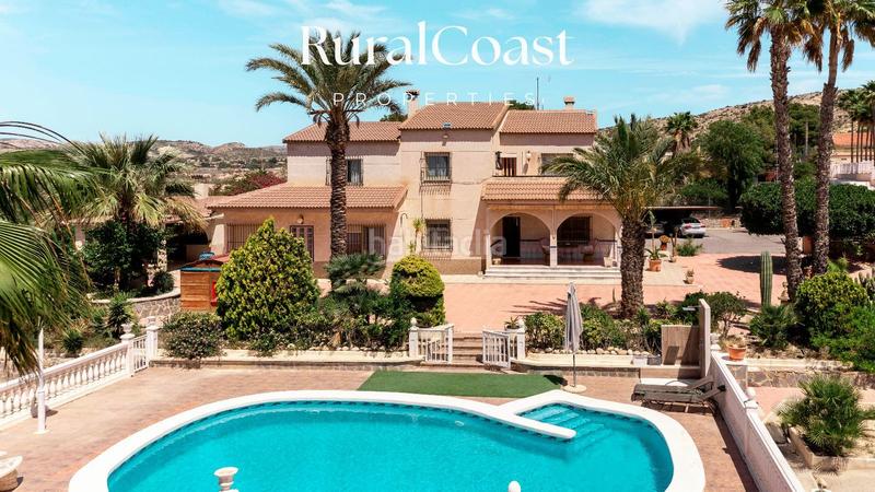 Foto 3ae0ed71-6391-44e5-b6aa-855187005c6b. Chalet finca exclusiva con vistas abiertas, olivos centenarios y cercanía al mar en elche rural en Elche / Elx