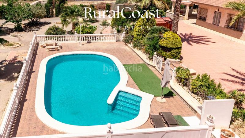 Foto 6c051c37-e702-48b9-8d09-8838ad083bae. Chalet finca exclusiva con vistas abiertas, olivos centenarios y cercanía al mar en elche rural en Elche / Elx