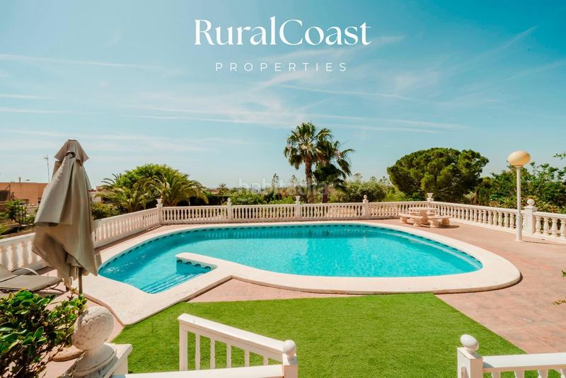 Foto b2c62ddc-cd0b-4de2-98c1-2735cee4bb78. Chalet finca exclusiva con vistas abiertas, olivos centenarios y cercanía al mar en elche rural en Elche / Elx