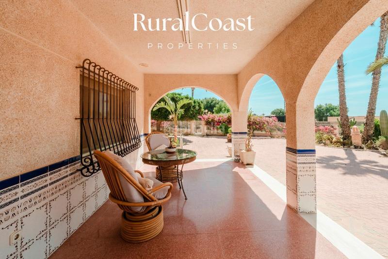 Foto cc4da85a-e686-4925-adbe-2198e651d2cc. Chalet finca exclusiva con vistas abiertas, olivos centenarios y cercanía al mar en elche rural en Elche / Elx