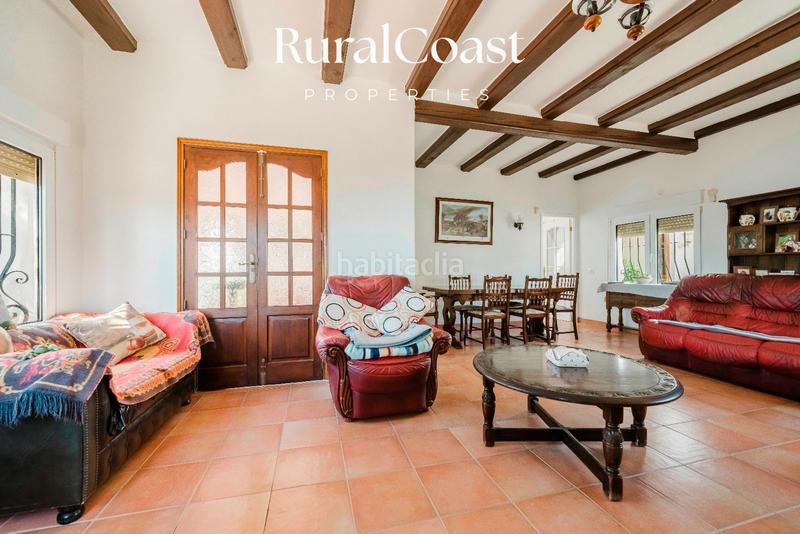 Foto 25f919fc-4ca5-4d9e-a3d9-331a23951f25. Chalet  independiente, 937m2 parcela, 5 habitaciones , 3 baños, piscina, vistas al mar en Campello (el)