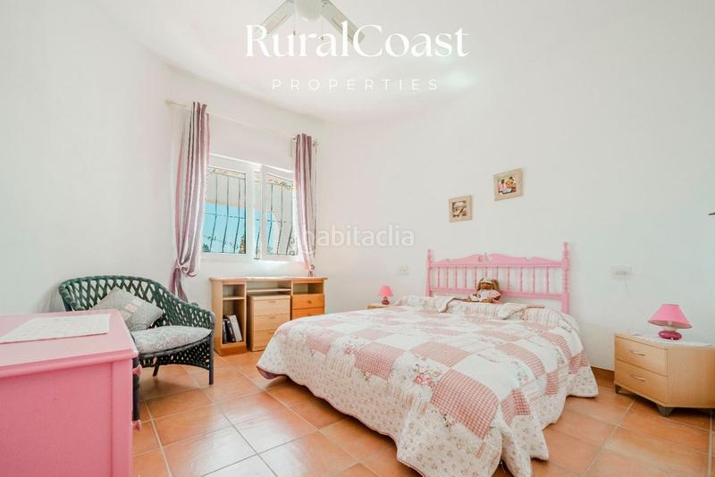 Foto 358851ac-6ff9-460f-bcda-6dc02eeec112. Chalet  independiente, 937m2 parcela, 5 habitaciones , 3 baños, piscina, vistas al mar en Campello (el)