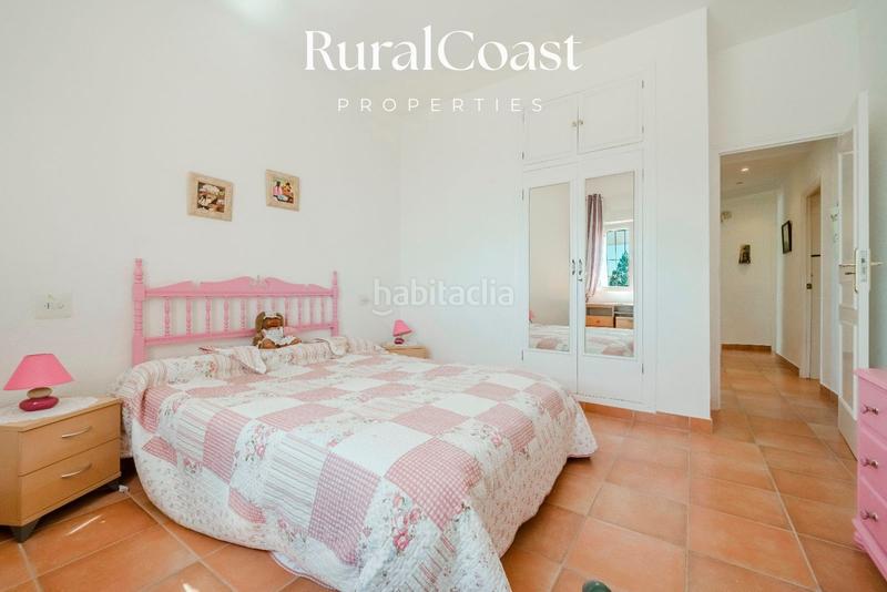 Foto 50d0a26d-2f8b-4c78-bb7b-baf044c26d74. Chalet  independiente, 937m2 parcela, 5 habitaciones , 3 baños, piscina, vistas al mar en Campello (el)