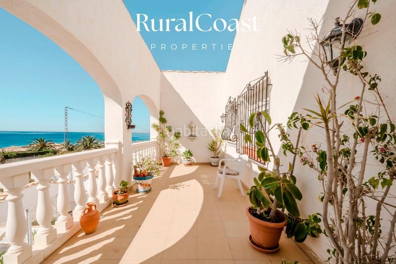 Foto 54afdc25-5e5a-43db-9a65-049f0a61bbb0. Chalet  independiente, 937m2 parcela, 5 habitaciones , 3 baños, piscina, vistas al mar en Campello (el)