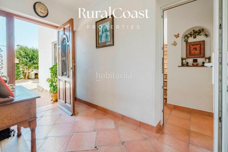 Foto 8061abeb-9ee4-4b34-b117-cab0369e04e4. Chalet  independiente, 937m2 parcela, 5 habitaciones , 3 baños, piscina, vistas al mar en Campello (el)