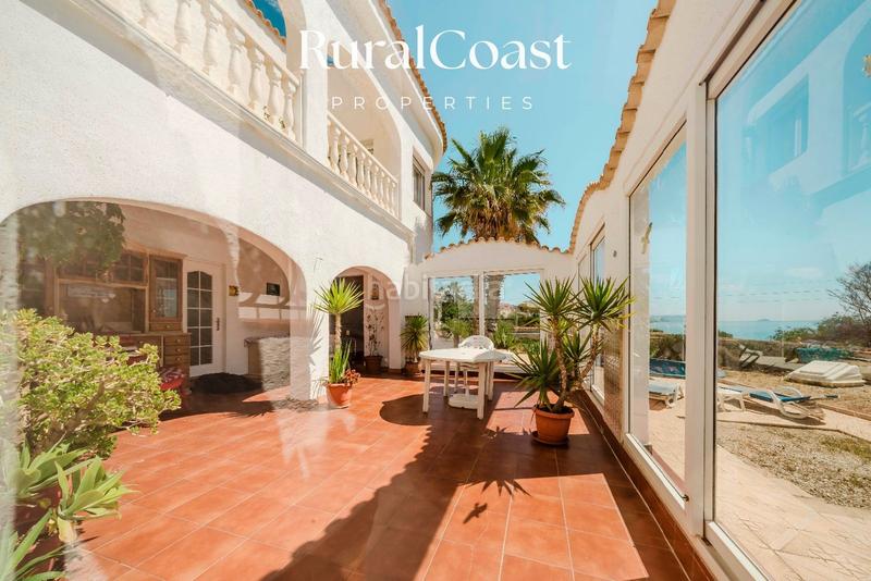Foto 8264edd2-9ce1-4008-86d2-124ac11e20db. Chalet  independiente, 937m2 parcela, 5 habitaciones , 3 baños, piscina, vistas al mar en Campello (el)