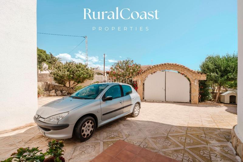 Foto 8a891030-e3e5-4d60-a8db-495f952523f4. Chalet  independiente, 937m2 parcela, 5 habitaciones , 3 baños, piscina, vistas al mar en Campello (el)