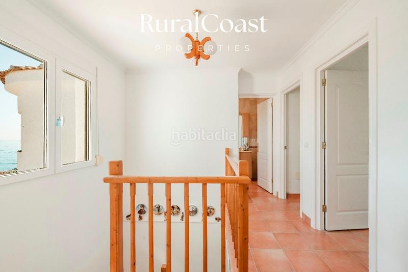 Foto ade7a642-2b47-4401-a99b-30cf79986033. Chalet  independiente, 937m2 parcela, 5 habitaciones , 3 baños, piscina, vistas al mar en Campello (el)