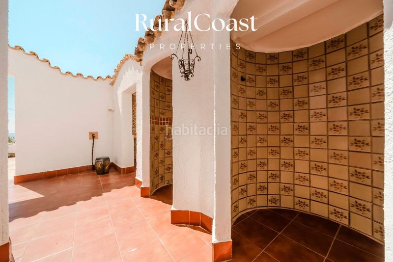 Foto ae10dd13-e1e1-4112-b7b8-1169d8fd3a86. Chalet  independiente, 937m2 parcela, 5 habitaciones , 3 baños, piscina, vistas al mar en Campello (el)