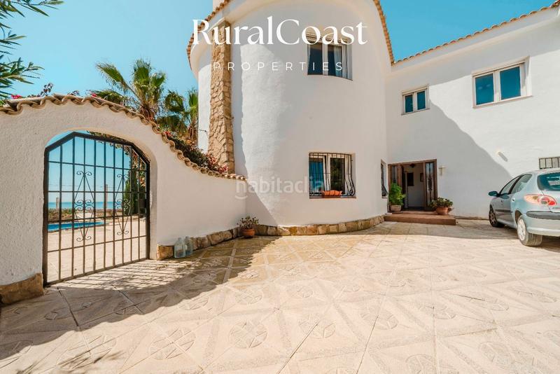 Foto b320aa7e-720b-4d5a-8de0-c798a253eac6. Chalet  independiente, 937m2 parcela, 5 habitaciones , 3 baños, piscina, vistas al mar en Campello (el)