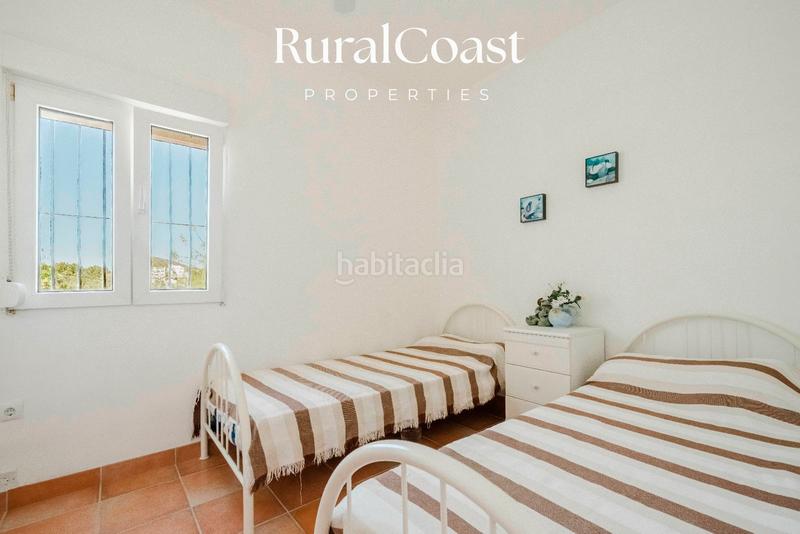 Foto c673785b-0b12-4d1c-9735-64e205dfdeed. Chalet  independiente, 937m2 parcela, 5 habitaciones , 3 baños, piscina, vistas al mar en Campello (el)