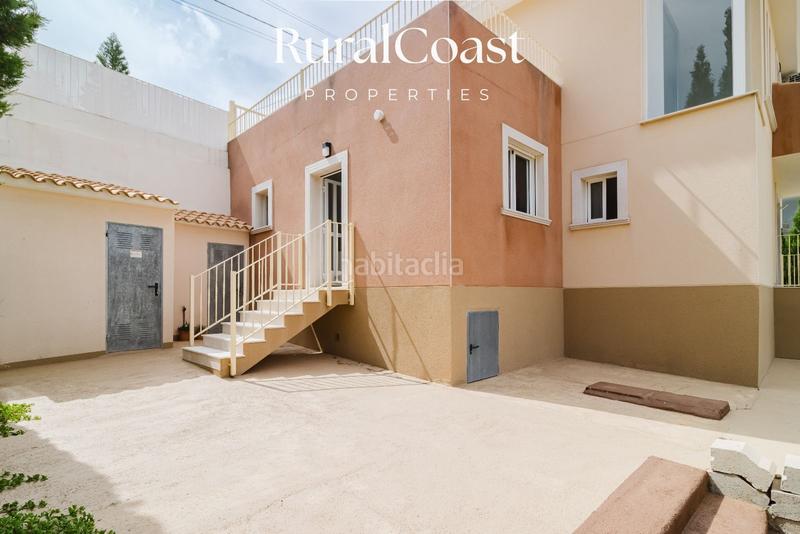 Foto 0c5665a0-1cb6-42ab-b1b4-5f1a5ebe663d. Chalet  independiente, 891m2 parcela, 3 habitaciones, 2 baños completos, aseo, piscina, aire acondicionado. en Busot