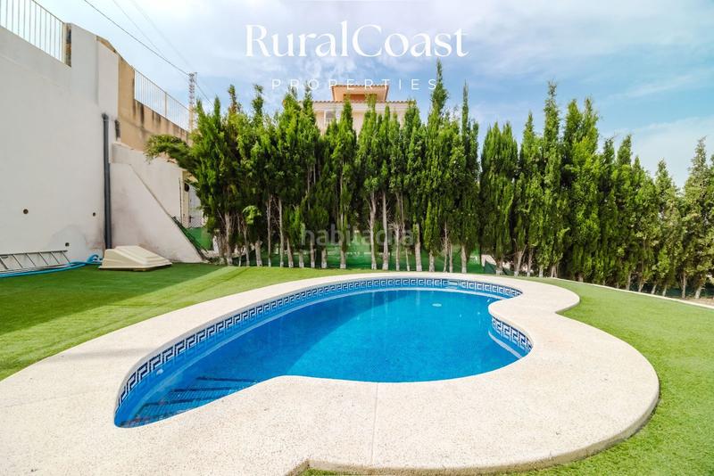 Foto 287cec59-6078-45fa-8fe1-e3d06b8cf517. Chalet  independiente, 891m2 parcela, 3 habitaciones, 2 baños completos, aseo, piscina, aire acondicionado. en Busot