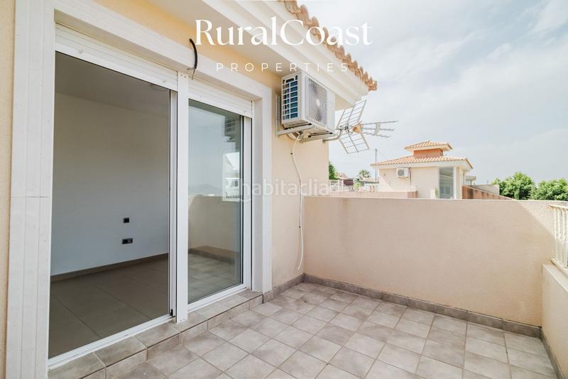 Foto 40b88a49-bf15-4dbf-a75d-a252814195e1. Chalet  independiente, 891m2 parcela, 3 habitaciones, 2 baños completos, aseo, piscina, aire acondicionado. en Busot