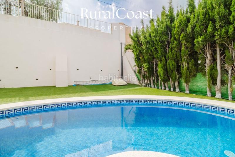 Foto 610f2fc1-22fc-4d4a-a8cd-d778511a79d7. Chalet  independiente, 891m2 parcela, 3 habitaciones, 2 baños completos, aseo, piscina, aire acondicionado. en Busot