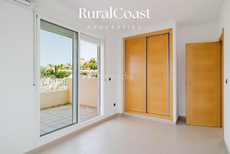 Foto 6a9ed24e-2ab6-41e6-b70d-1a70cbc8af2b. Chalet  independiente, 891m2 parcela, 3 habitaciones, 2 baños completos, aseo, piscina, aire acondicionado. en Busot