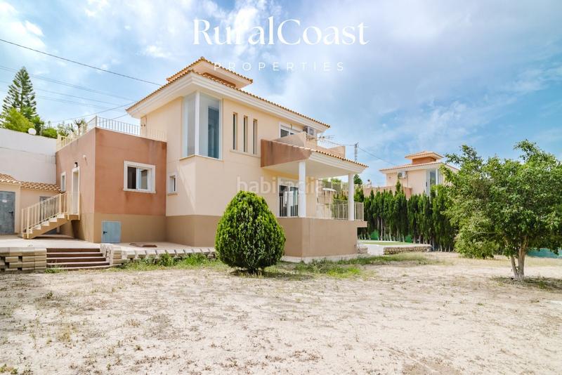 Foto 7035ba4a-f3e7-48e2-af70-9aecb792592e. Chalet  independiente, 891m2 parcela, 3 habitaciones, 2 baños completos, aseo, piscina, aire acondicionado. en Busot