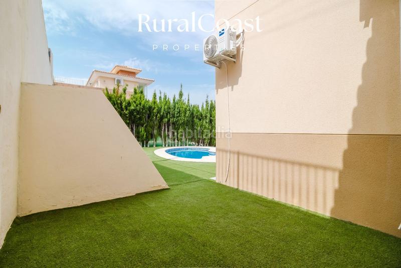 Foto 89513ff0-4acc-4f88-9f6d-1590a15fbbc6. Chalet  independiente, 891m2 parcela, 3 habitaciones, 2 baños completos, aseo, piscina, aire acondicionado. en Busot