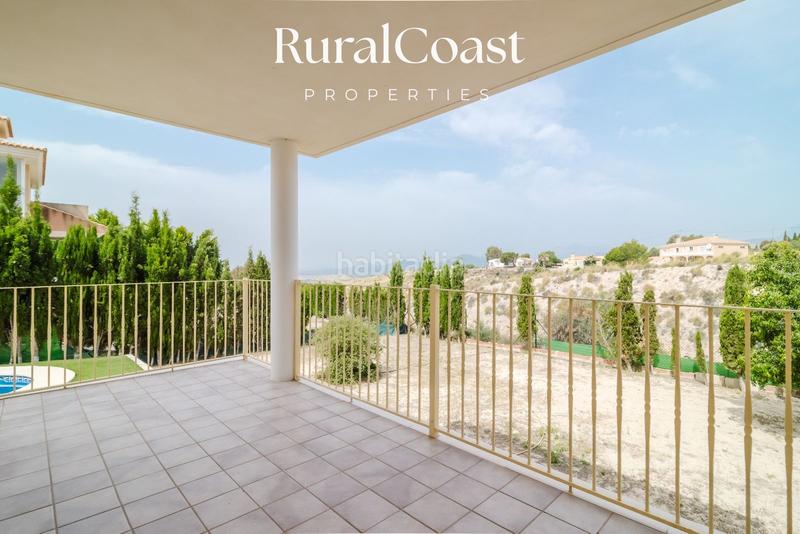 Foto bd530c73-a747-44e6-9de9-1338bdaf0526. Chalet  independiente, 891m2 parcela, 3 habitaciones, 2 baños completos, aseo, piscina, aire acondicionado. en Busot