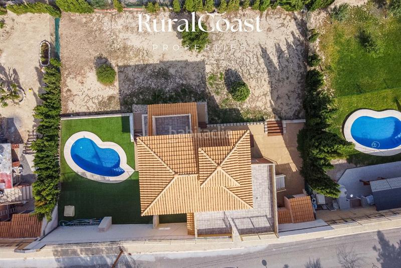 Foto cbab74ae-bb0d-45af-9442-2753820487b8. Chalet  independiente, 891m2 parcela, 3 habitaciones, 2 baños completos, aseo, piscina, aire acondicionado. en Busot