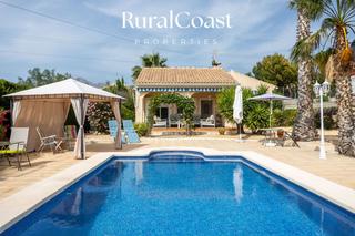 Xalet  Migjorn. Chalet independiente, 110 m2, 3 habitaciones, 2 baños, piscina,
