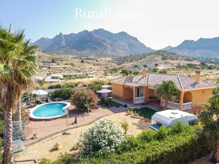 Xalet  Serra bernia. Chalet independiente, parcela 831m2, 3 habitaciones, 2 baños, pi