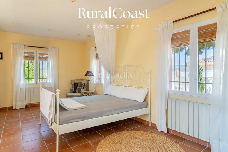 Foto 02fb707b-9d50-43ba-8e81-d0474e7ad558. Chalet  independiente, 350 m2, 4 hab. y 3 baños, piscina, calefacción gas butano. en Busot