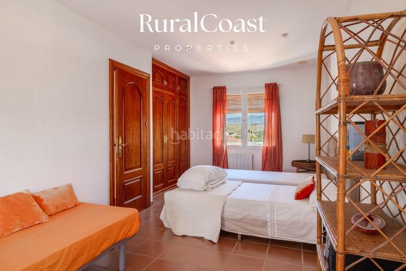 Foto 12acd764-ea7b-4c3a-b223-d1bb4812b80e. Chalet  independiente, 350 m2, 4 hab. y 3 baños, piscina, calefacción gas butano. en Busot