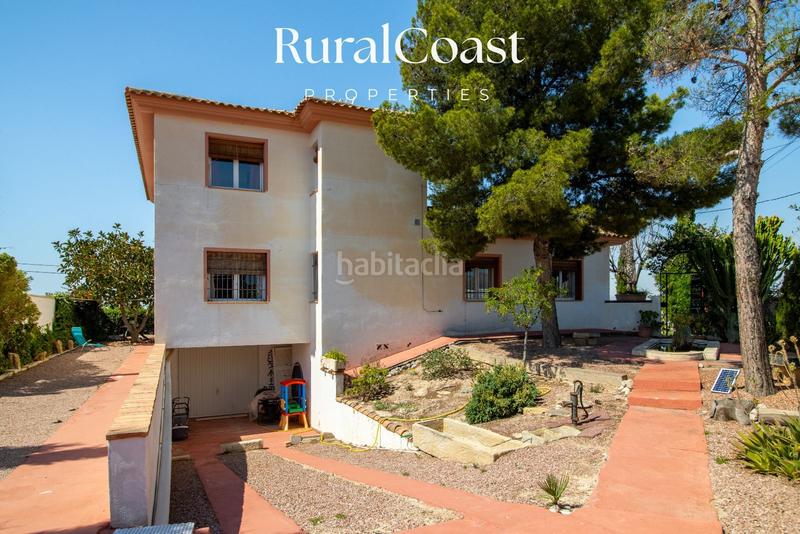 Foto 4396682e-67e3-4ab8-8c1a-d98cf40a1790. Chalet  independiente, 350 m2, 4 hab. y 3 baños, piscina, calefacción gas butano. en Busot