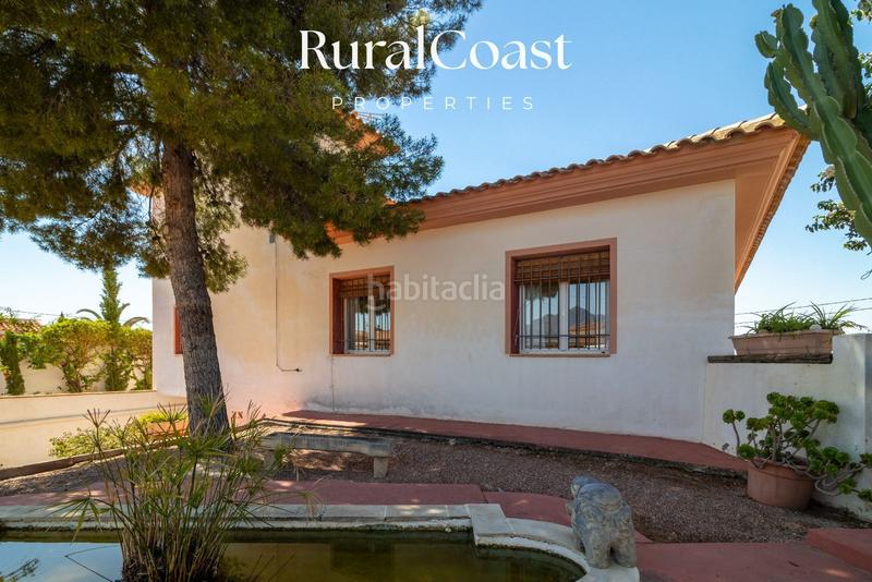 Foto 4c9e2026-fb46-4716-8e54-77be74be9f97. Chalet  independiente, 350 m2, 4 hab. y 3 baños, piscina, calefacción gas butano. en Busot