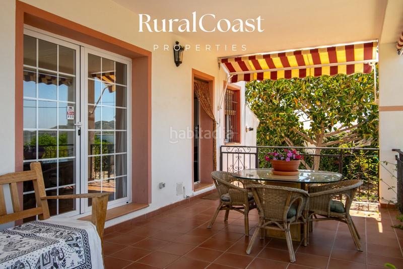 Foto 5f97e268-0664-4175-a0b9-eddd3662c123. Chalet  independiente, 350 m2, 4 hab. y 3 baños, piscina, calefacción gas butano. en Busot