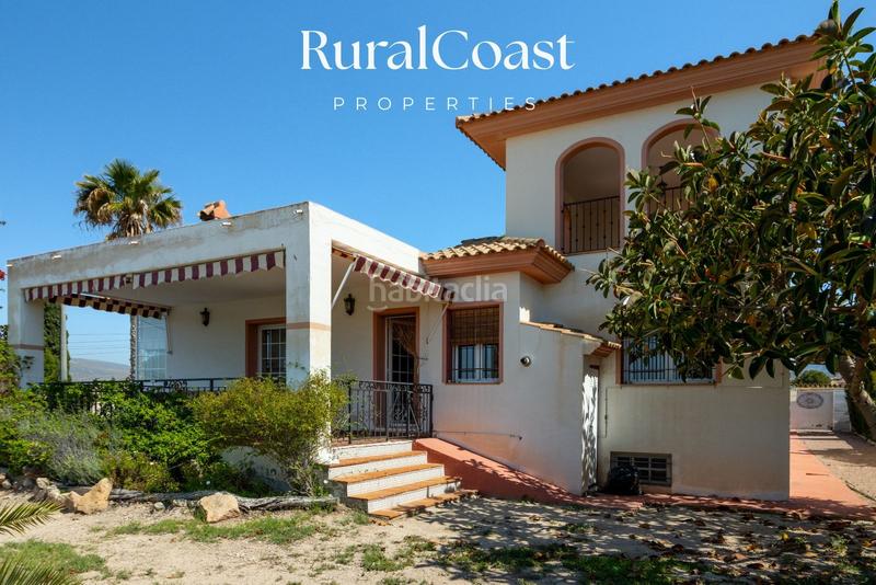 Foto 95587b82-6831-495d-bfec-bd96c22abfb2. Chalet  independiente, 350 m2, 4 hab. y 3 baños, piscina, calefacción gas butano. en Busot