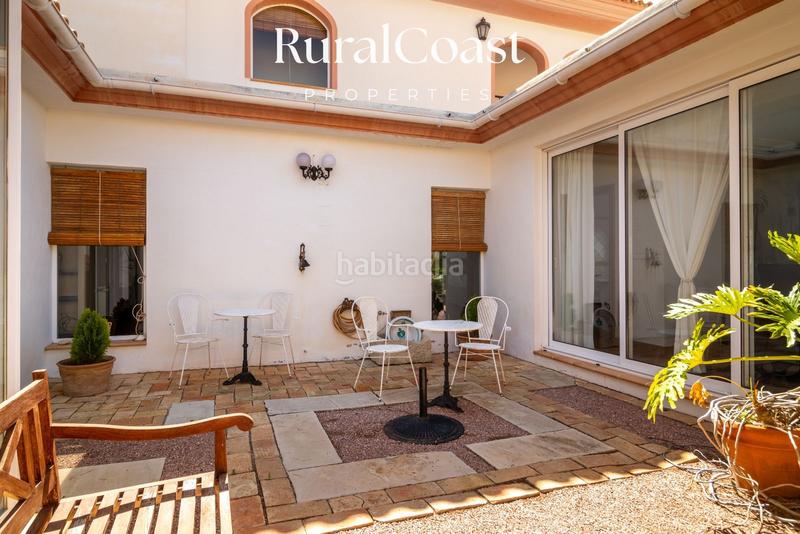Foto 986371f2-61f2-4615-8312-805859a33967. Chalet  independiente, 350 m2, 4 hab. y 3 baños, piscina, calefacción gas butano. en Busot