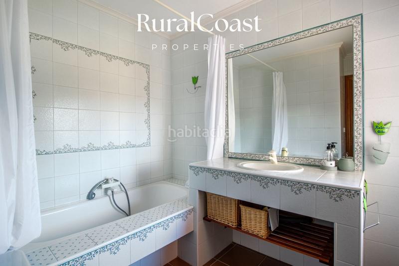 Foto a61407ca-0bfe-4a14-9668-58480cf4f4d3. Chalet  independiente, 350 m2, 4 hab. y 3 baños, piscina, calefacción gas butano. en Busot