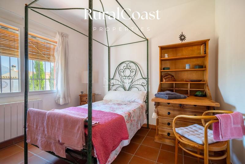 Foto dfb51861-9bbb-4bc0-ba96-b0c5960a0f14. Chalet  independiente, 350 m2, 4 hab. y 3 baños, piscina, calefacción gas butano. en Busot