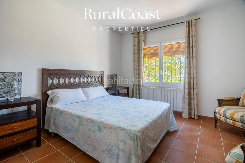Foto eed50d3a-f375-47d0-8098-389f31c4366e. Chalet  independiente, 350 m2, 4 hab. y 3 baños, piscina, calefacción gas butano. en Busot