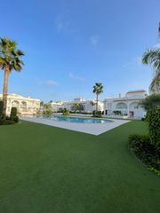 Casa a Rojales. Gran bungalow en ciudad quesada, 2 hab, 2 baños