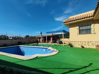 Xalet a Playa Flamenca. Gran chalet en torrevieja, 5 hab, 2 baños