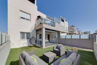 Casa a Parque Acuático - Sector 25. Gran apartamento en torrevieja, 2 hab, 2 baños