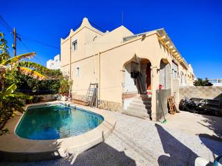 Maison jumelée à San Miguel de Salinas. Gran casa pareada en san miguel, 4 hab, 2 baños