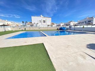 Haus in Zona Carrefour - Urbanizaciones. Gran casa tipo dúplex en torrevieja, 3 hab, 2 baños