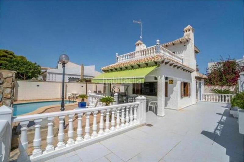 Foto c5887170-58c4-44b7-b970-64933116c309. Reihenhaus mit pool in La Zenia Orihuela