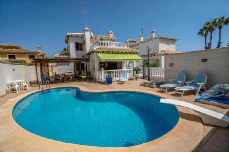 Foto ce8a29c4-6123-4a40-a028-4b98ea6b3222. Reihenhaus mit pool in La Zenia Orihuela