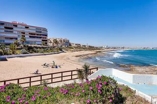 Casa adossada a Los Europeos. Gran adosado en torrevieja, 2 hab, 1 baño