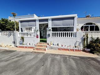 Haus in Zona Carrefour - Urbanizaciones. Gran bungalow en torrevieja, 2 hab, 1 baño