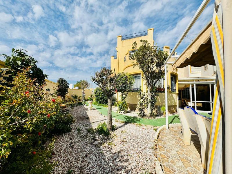 Foto c1e72b6e-0b08-4414-8494-2177607e6444. Chalet dans La Florida Orihuela