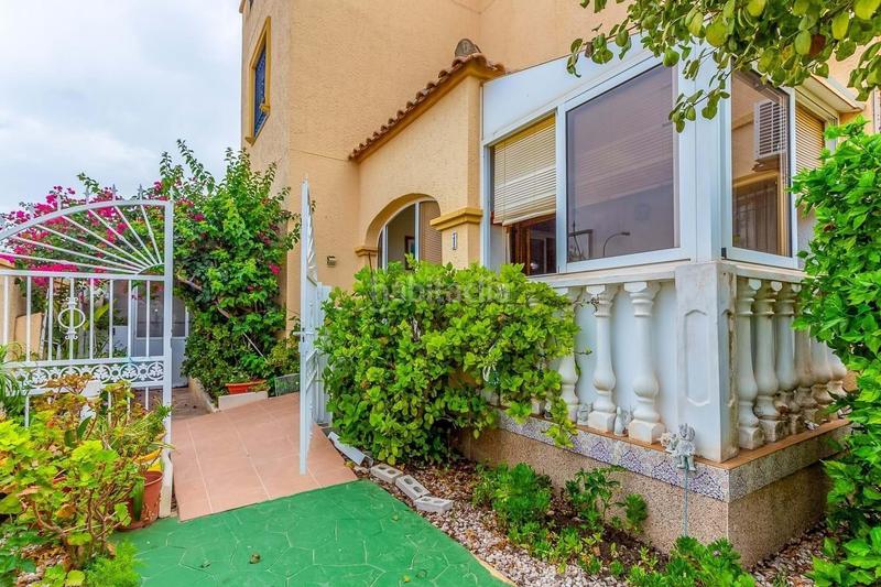 Foto e869b2cc-11e5-4721-9856-c5f37d0cacd2. Chalet dans La Florida Orihuela